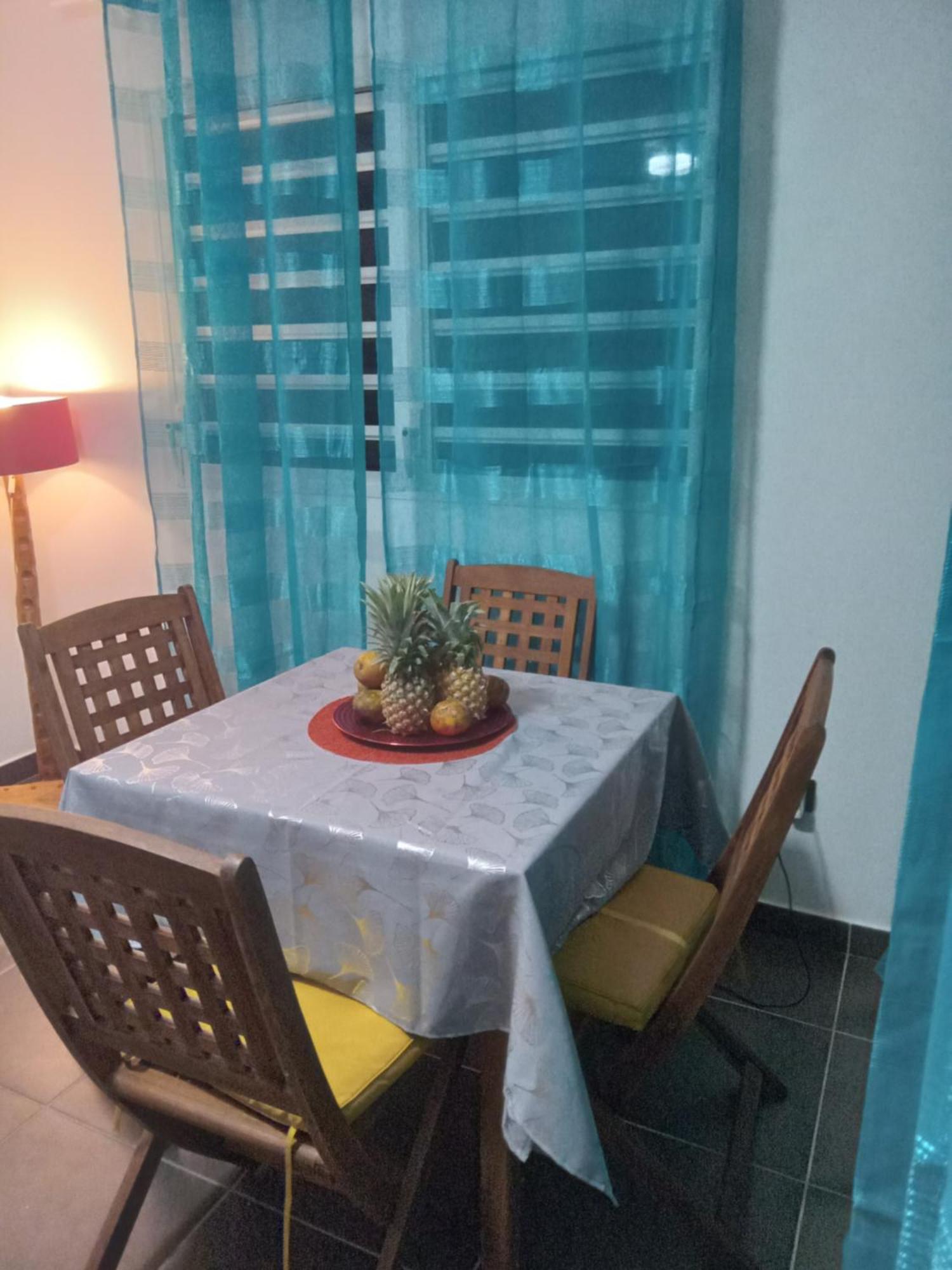 Les Pieds Dans L'Eau Chez Syl Apartment Le Moule Exterior photo